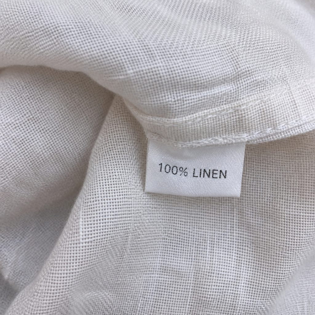 Close-up of the 100% linen fabric